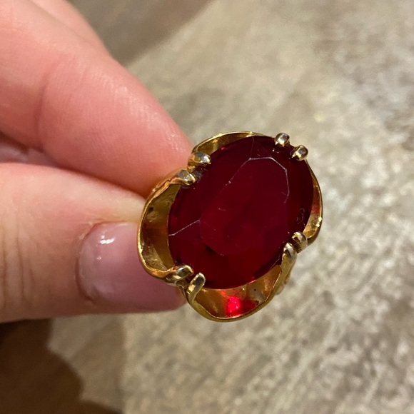 18K heavy electroplate yellow gold ring with ruby red color stone crystal - Picture 13 of 16